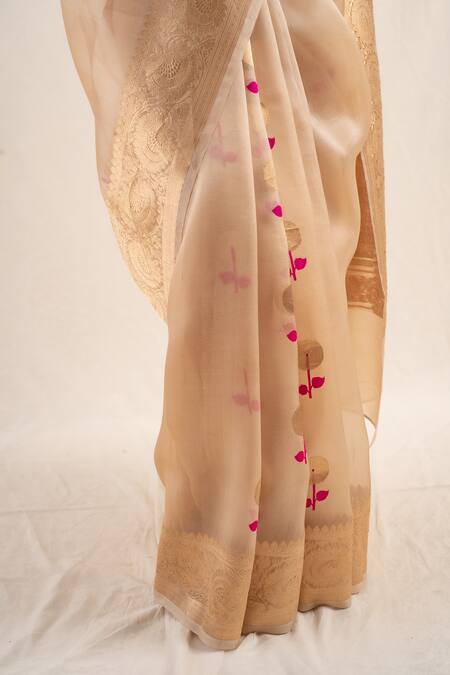 Buy_Priyanka Raajiv_Beige Silk Embroidery Laad Floral Pattern Saree With Unstitched Blouse Piece 