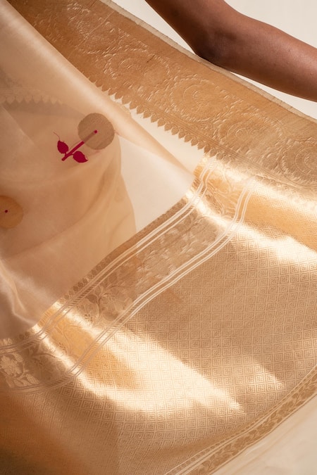 Shop_Priyanka Raajiv_Beige Silk Embroidery Laad Floral Pattern Saree With Unstitched Blouse Piece 