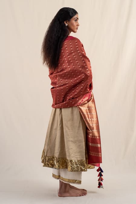 Priyanka Raajiv_Red Silk Brocade Geometric Samaa Pattern Dupatta _Online_at_Aza_Fashions