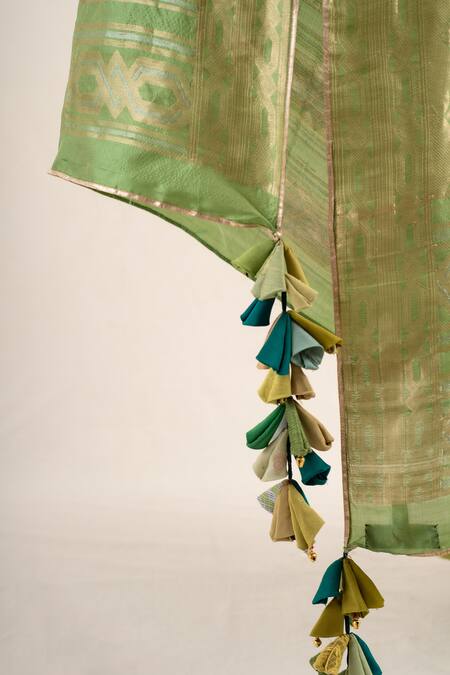 Buy_Priyanka Raajiv_Green Silk Brocade Geometric Surmayi Pattern Dupatta _Online_at_Aza_Fashions