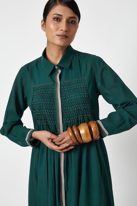 Payal Pratap_Green Cotton Embroidery Shawl Neck Giardini Smocked Straight Kurta With Pant_at_Aza_Fashions