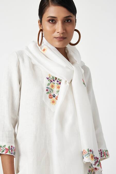 Payal Pratap White Linen Embroidery Split V-neck Jardin Floral Vine Kurta Pant Set Online at Aza Fashions Payal Pratap_White Linen Embroidery Split V-neck Jardin Floral Vine Kurta Pant Set _Online_at_Aza_Fashions