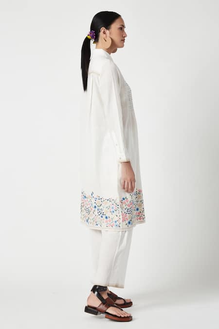 Payal Pratap White Handloom Cotton Embroidery Shawl Neck Lithica Smocked Kurta With Pant Online at Aza Fashions Payal Pratap_White Handloom Cotton Embroidery Shawl Neck Lithica Smocked Kurta With Pant _Online_at_Aza_Fashions