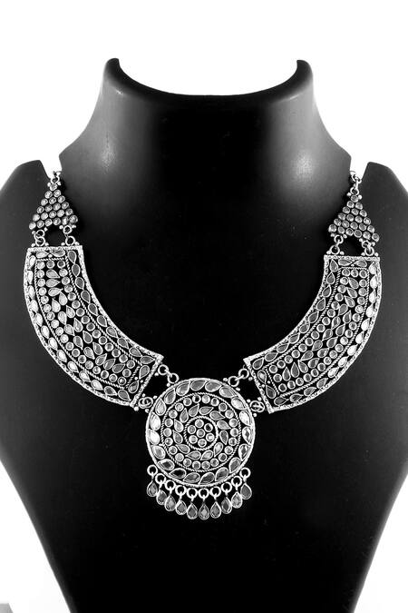 Noor_Silver Plated Polki Embellished Necklace_Online_at_Aza_Fashions