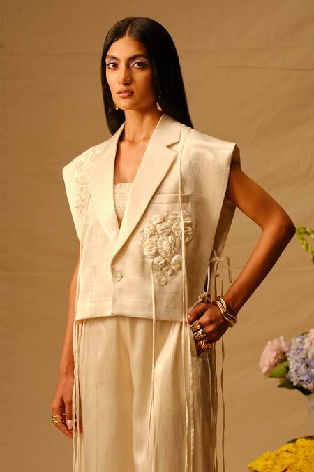 Buy Aroka Ivory Modal, Satin Embroidery Collared Calla Lily Floral Crop Jacket Online at Aza Fashions Buy_Aroka_Ivory Modal, Satin Embroidery Collared Calla Lily Floral Crop Jacket_Online_at_Aza_Fashions