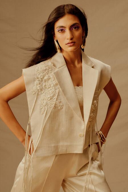 Buy Aroka Ivory Modal, Satin Embroidery Collared Calla Lily Floral Crop Jacket Buy_Aroka_Ivory Modal, Satin Embroidery Collared Calla Lily Floral Crop Jacket