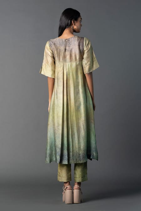 Shop_Clos_Green Silk Embroidery Round Neck Floral High-low Print Kurta With Pant _at_Aza_Fashions