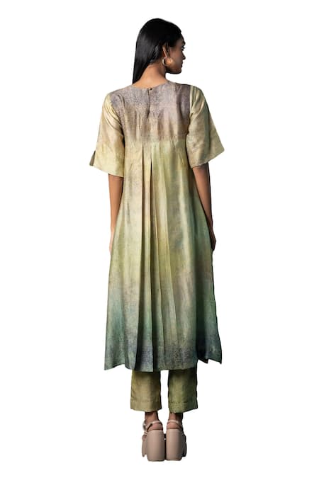 Clos_Green Silk Embroidery Round Neck Floral High-low Print Kurta With Pant _at_Aza_Fashions