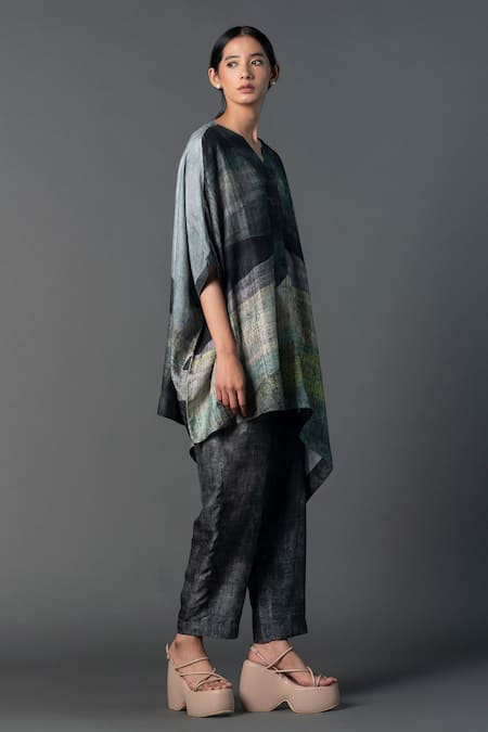 Clos_Grey Silk V-neck Abstract Print Kaftan Tunic With Pant _at_Aza_Fashions