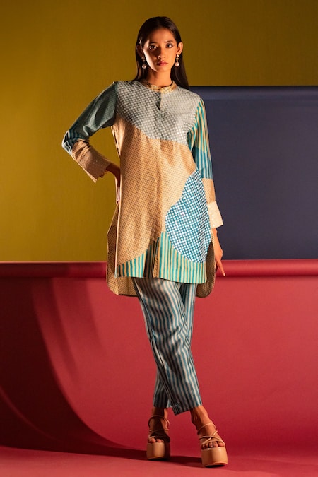 Clos Geometric Print Short Kurta With Pant 