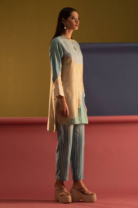 Clos_Cream Silk Mandarin Collar Geometric Print Short Kurta With Pant _at_Aza_Fashions