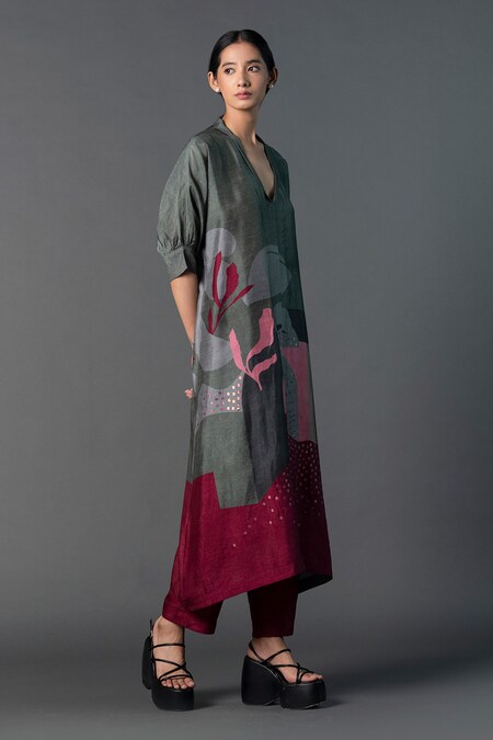 Clos Grey Dupion Silk Printed Abstract V-neck A-line Embroidered Kurta With Pant