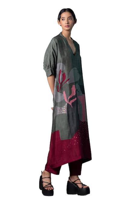 Clos_Grey Silk Sequins V-neck A-line Embroidered Kurta With Pant _Online_at_Aza_Fashions