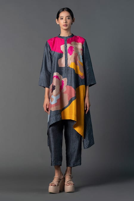 Clos Asymmetric Abstract Print Kurta With Pant 