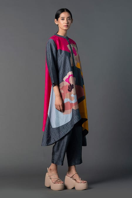Clos_Grey Silk Mandarin Collar Asymmetric Abstract Print Kurta With Pant _Online_at_Aza_Fashions