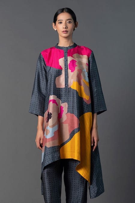 Shop_Clos_Grey Silk Mandarin Collar Asymmetric Abstract Print Kurta With Pant _Online_at_Aza_Fashions