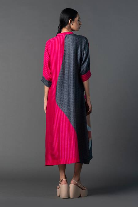 Shop Clos Grey Silk V-neck A-line Abstract Print Kurta With Pant at Aza Fashions Shop_Clos_Grey Silk V-neck A-line Abstract Print Kurta With Pant _at_Aza_Fashions