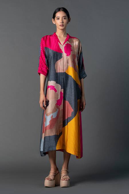 Clos Grey Silk V-neck A-line Abstract Print Kurta With Pant at Aza Fashions Clos_Grey Silk V-neck A-line Abstract Print Kurta With Pant _at_Aza_Fashions
