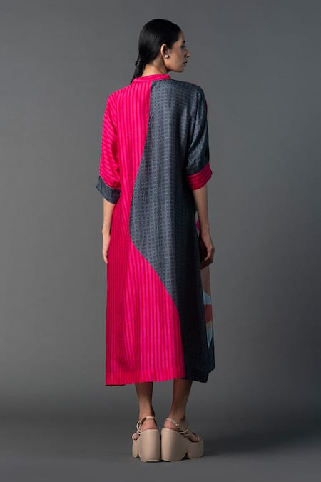 Shop_Clos_Grey Silk V-neck A-line Abstract Print Kurta _at_Aza_Fashions