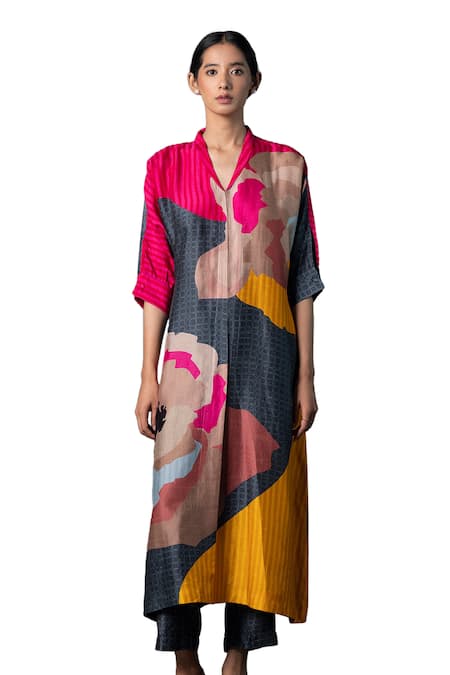 Buy_Clos_Grey Silk V-neck A-line Abstract Print Kurta _Online_at_Aza_Fashions