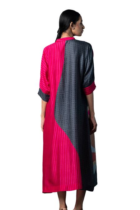 Clos_Grey Silk V-neck A-line Abstract Print Kurta _at_Aza_Fashions