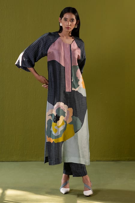 Clos_Grey Silk Asymmetric Geometric Floral Print Kurta With Pant _Online_at_Aza_Fashions
