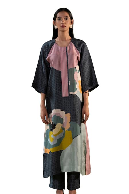 Shop_Clos_Grey Silk Asymmetric Geometric Floral Print Kurta With Pant _Online_at_Aza_Fashions