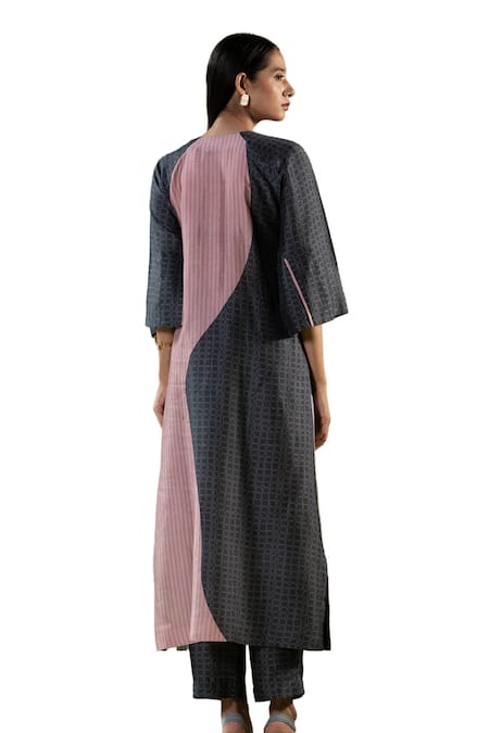 Shop_Clos_Grey Silk Asymmetric Geometric Floral Print Kurta With Pant 