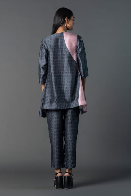 Shop_Clos_Grey Silk Mandarin Collar Finn Pleated Kurta With Pant _at_Aza_Fashions