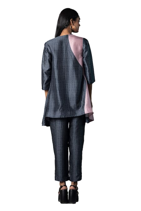 Clos_Grey Silk Mandarin Collar Finn Pleated Kurta With Pant _Online_at_Aza_Fashions