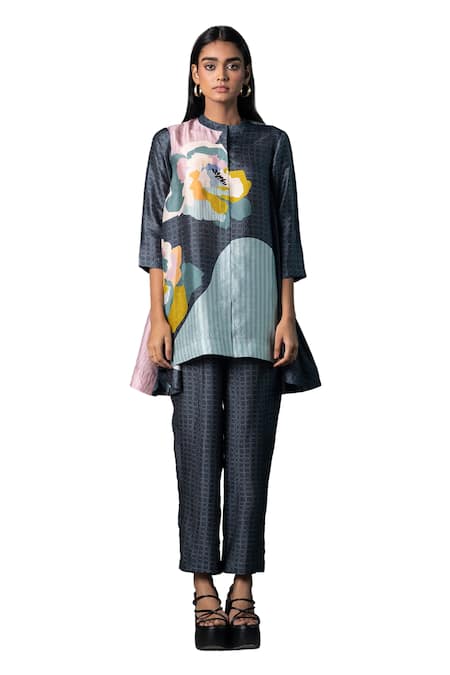 Shop_Clos_Grey Silk Mandarin Collar Finn Pleated Kurta With Pant _Online_at_Aza_Fashions