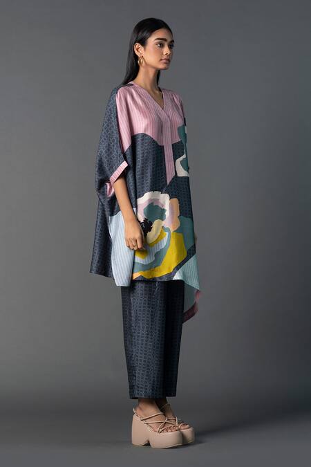 Clos Grey Silk V-neck Asymmetric Abstract Print Kurta And Pant Set at Aza Fashions Clos_Grey Silk V-neck Asymmetric Abstract Print Kurta And Pant Set _at_Aza_Fashions