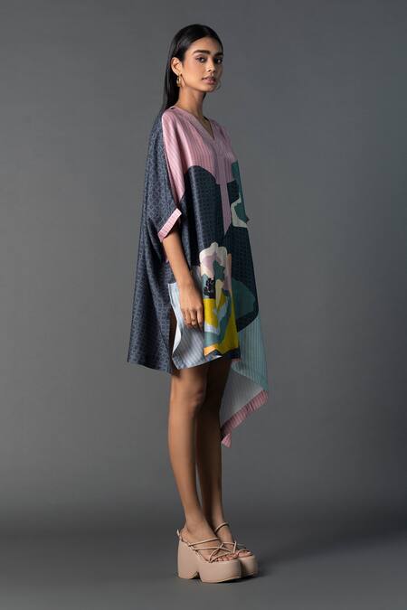 Buy_Clos_Grey Silk V-neck Asymmetric Abstract Print Kurta _Online_at_Aza_Fashions