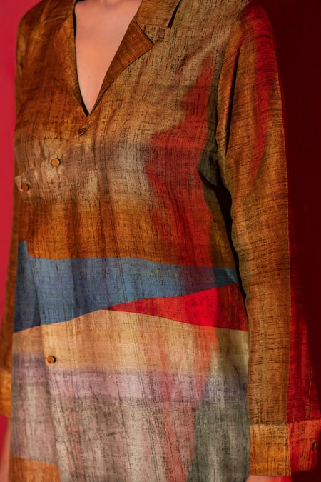 Buy_Clos_Gold Silk Collared Asymmetric Printed Kurta _Online_at_Aza_Fashions