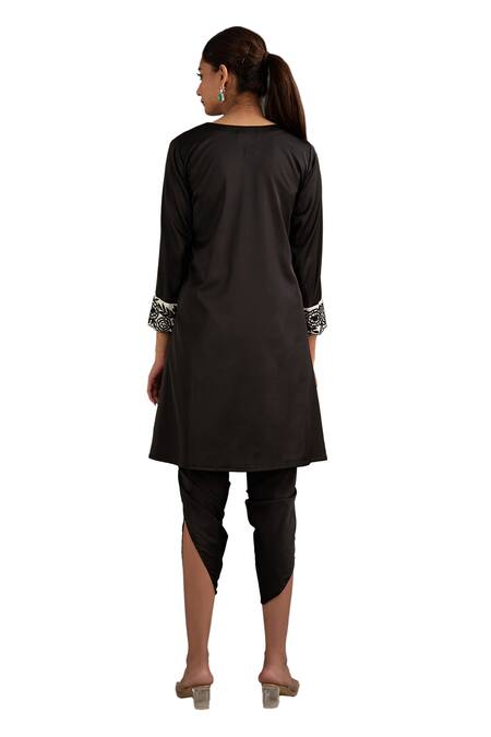 Shop Label Deepshika Agarwal Black Organza, Cotton Embroidery V-neck Kurta Set With Dupatta Online at Aza Fashions Shop_Label Deepshika Agarwal_Black Organza, Cotton Embroidery V-neck Kurta Set With Dupatta _Online_at_Aza_Fashions