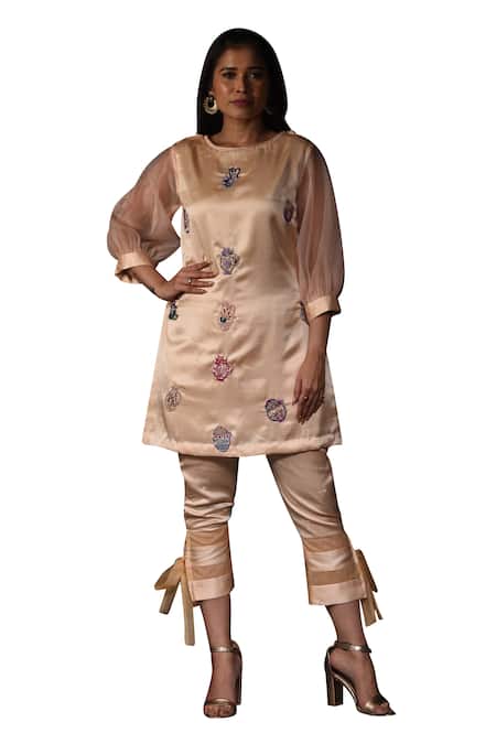 Label Deepshika Agarwal Beige Silk, Organza Pearls, Sequins, Vase Embellished Short Kurta With Pant Online at Aza Fashions Label Deepshika Agarwal_Beige Silk, Organza Pearls, Sequins, Vase Embellished Short Kurta With Pant _Online_at_Aza_Fashions