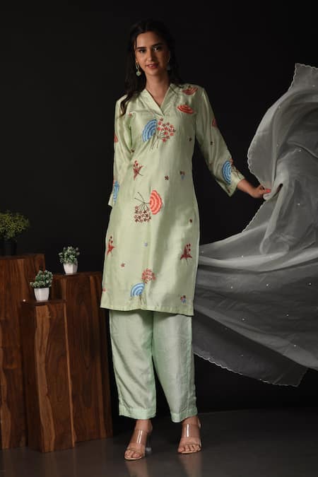 Label Deepshika Agarwal Green Silk Embroidery Split V-neck Floral Kurta With Pant 