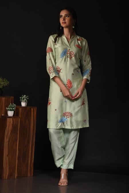 Label Deepshika Agarwal_Green Silk Embroidery Split V-neck Floral Kurta With Pant _at_Aza_Fashions