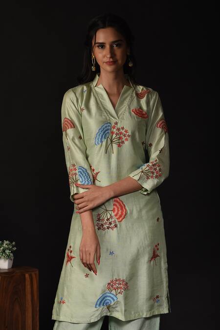 Shop_Label Deepshika Agarwal_Green Silk Embroidery Split V-neck Floral Kurta With Pant 