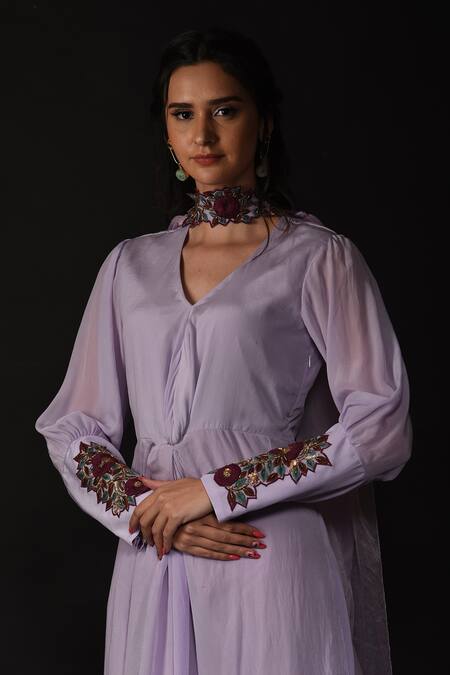 Label Deepshika Agarwal_Purple Organza, Crepe Embroidery V-neck Floral Knotted Kurta With Dupatta _at_Aza_Fashions
