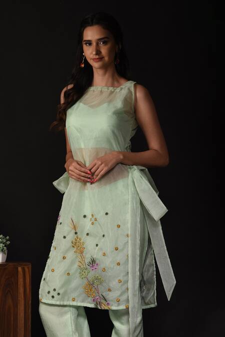 Buy_Label Deepshika Agarwal_Green Silk, Organza Embroidery Square Neck Floral Kurta Pant Set 