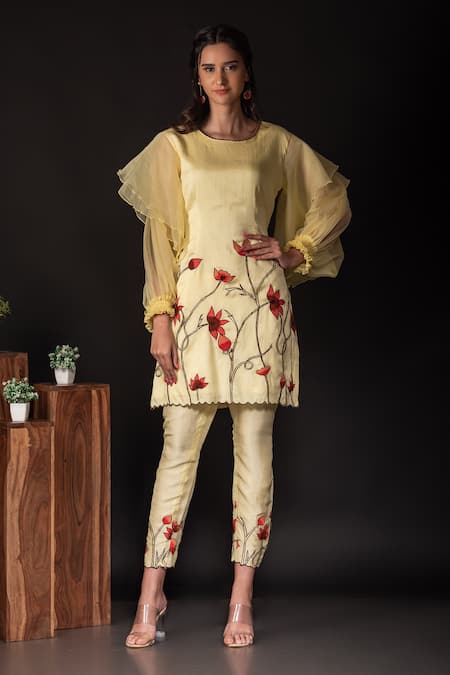 Label Deepshika Agarwal Yellow Silk, Organza Embroidery Round Neck Ombre Floral Kurta With Pant 