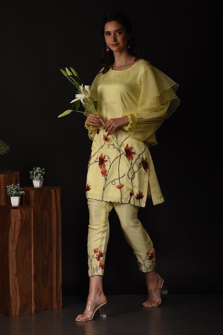 Shop_Label Deepshika Agarwal_Yellow Silk, Organza Embroidery Round Neck Ombre Floral Kurta With Pant _at_Aza_Fashions