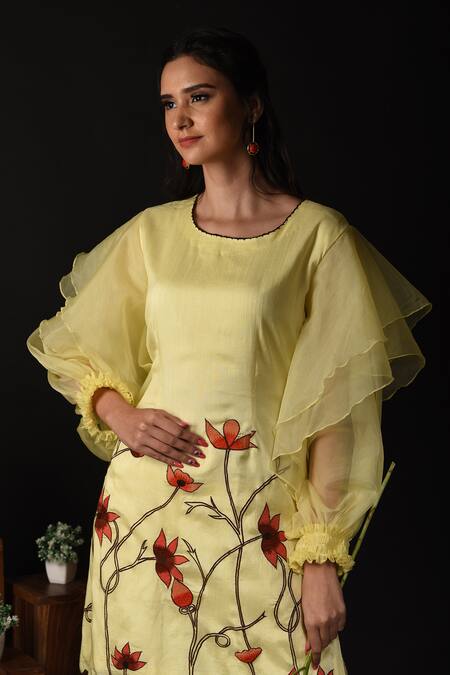 Buy_Label Deepshika Agarwal_Yellow Silk, Organza Embroidery Round Neck Ombre Floral Kurta With Pant 
