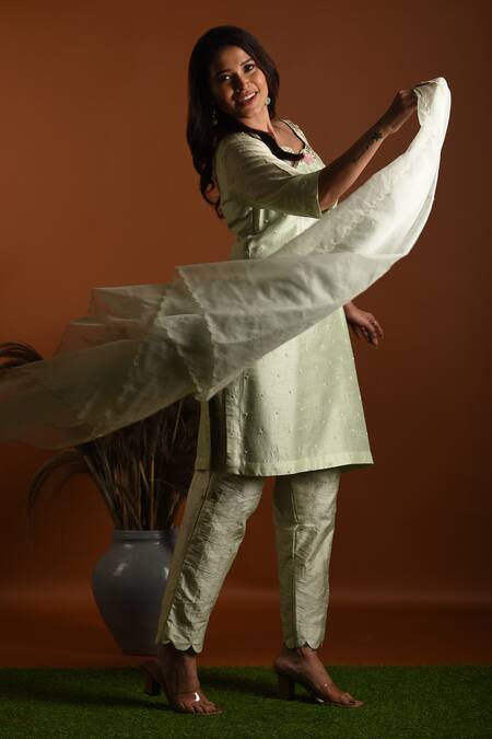 Buy_Label Deepshika Agarwal_Green Silk Beads Round Neck Leaf Embroidered Kurta Pant Set _Online_at_Aza_Fashions