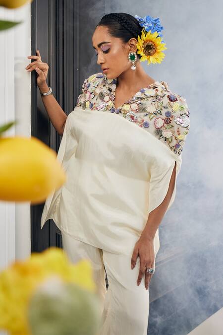 Buy_Label Deepshika Agarwal_White Silk Fabric Flowers, Embroidery V-neck Floral Top And Flared Pant Set 