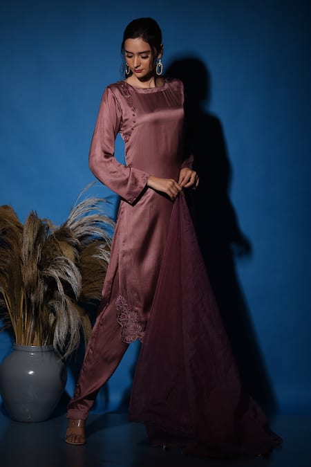 Buy_Label Deepshika Agarwal_Purple Silk Embroidery Round Neck Floral Applique Kurta Pant Set 