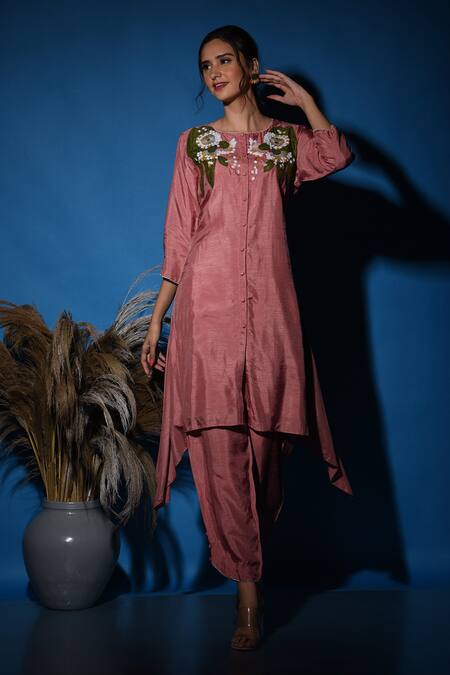 Label Deepshika Agarwal_Pink Silk Embroidery Round Neck Floral Thread Kurta And Pant Set _at_Aza_Fashions