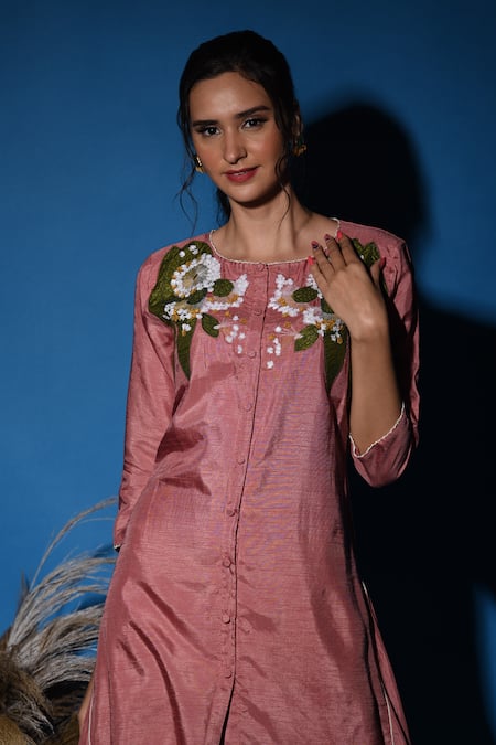 Buy_Label Deepshika Agarwal_Pink Silk Embroidery Round Neck Floral Thread Kurta And Pant Set 