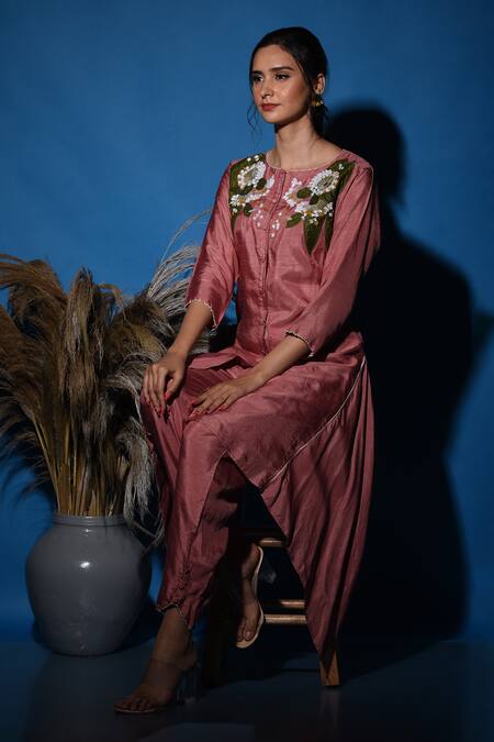 Shop_Label Deepshika Agarwal_Pink Silk Embroidery Round Neck Floral Thread Kurta And Pant Set 